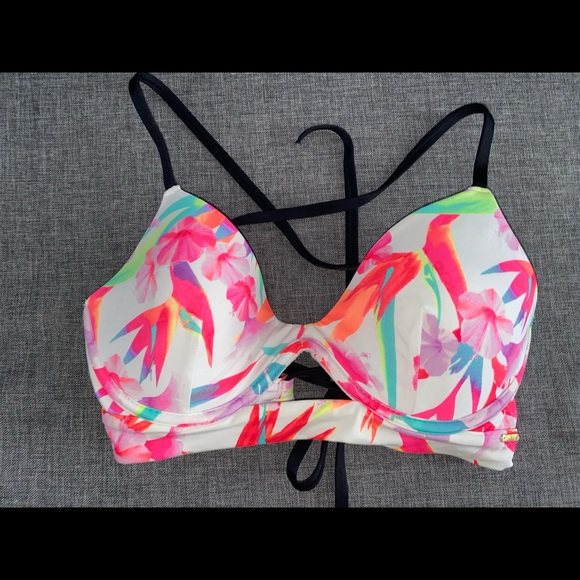 Victoria Secret bikini push up top - Picture 1 of 3